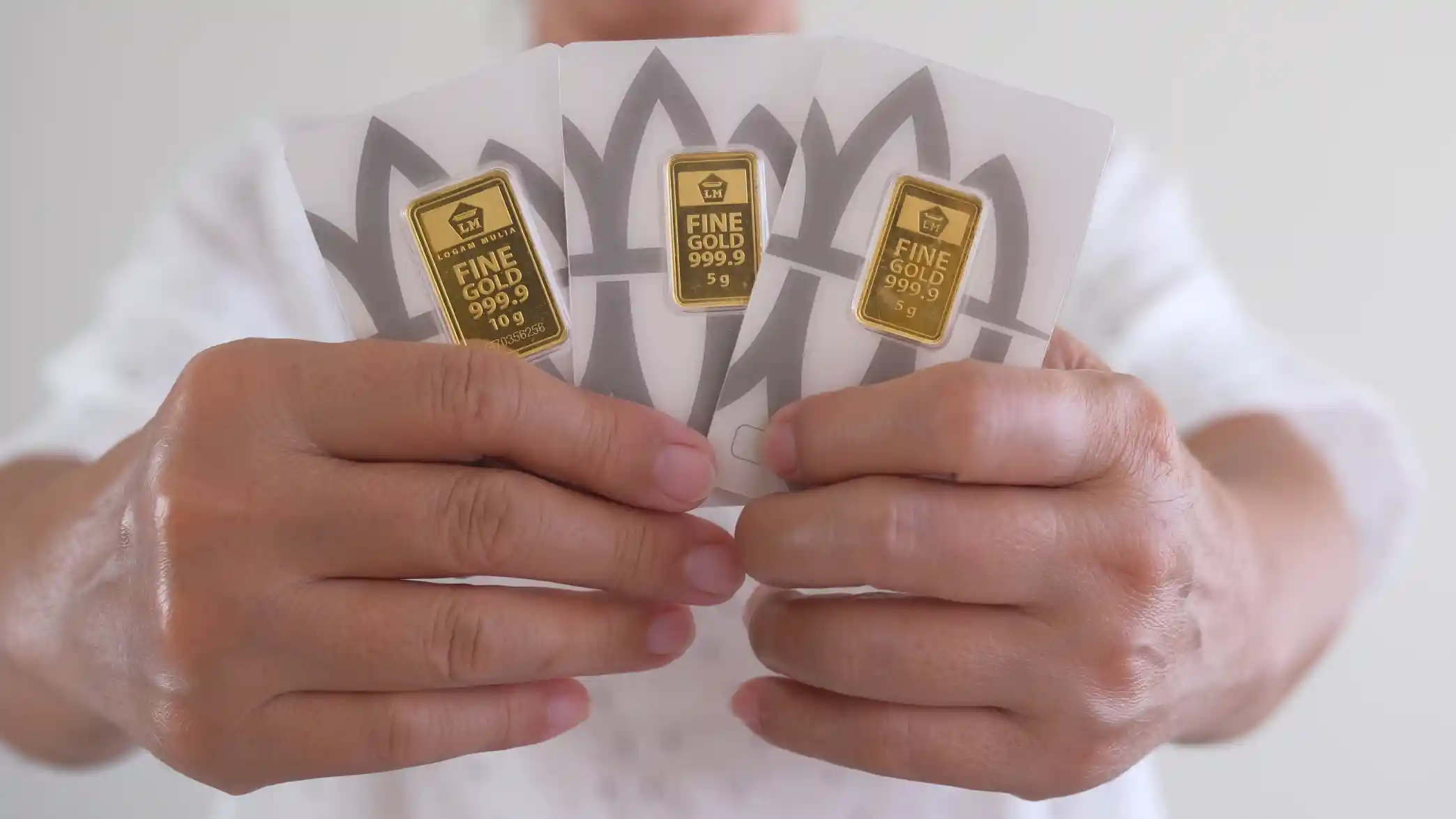 Lebih Baik Menabung Emas atau Uang? Temukan Jawabannya di Sini!