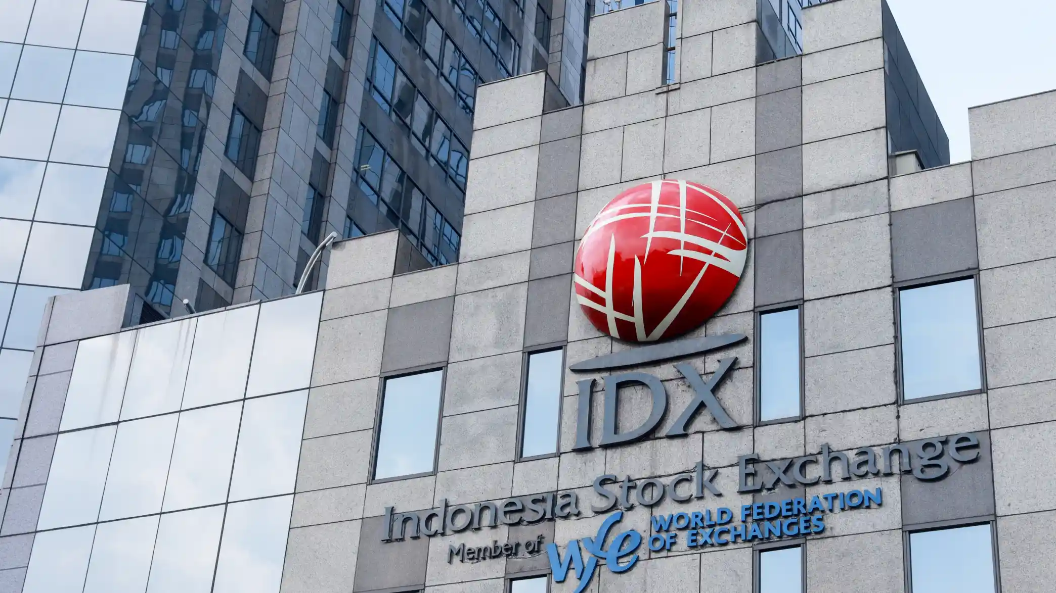 Reshuffle Kabinet Bikin IHSG Hari Ini Anjlok 1,28%, Apa Sebabnya?